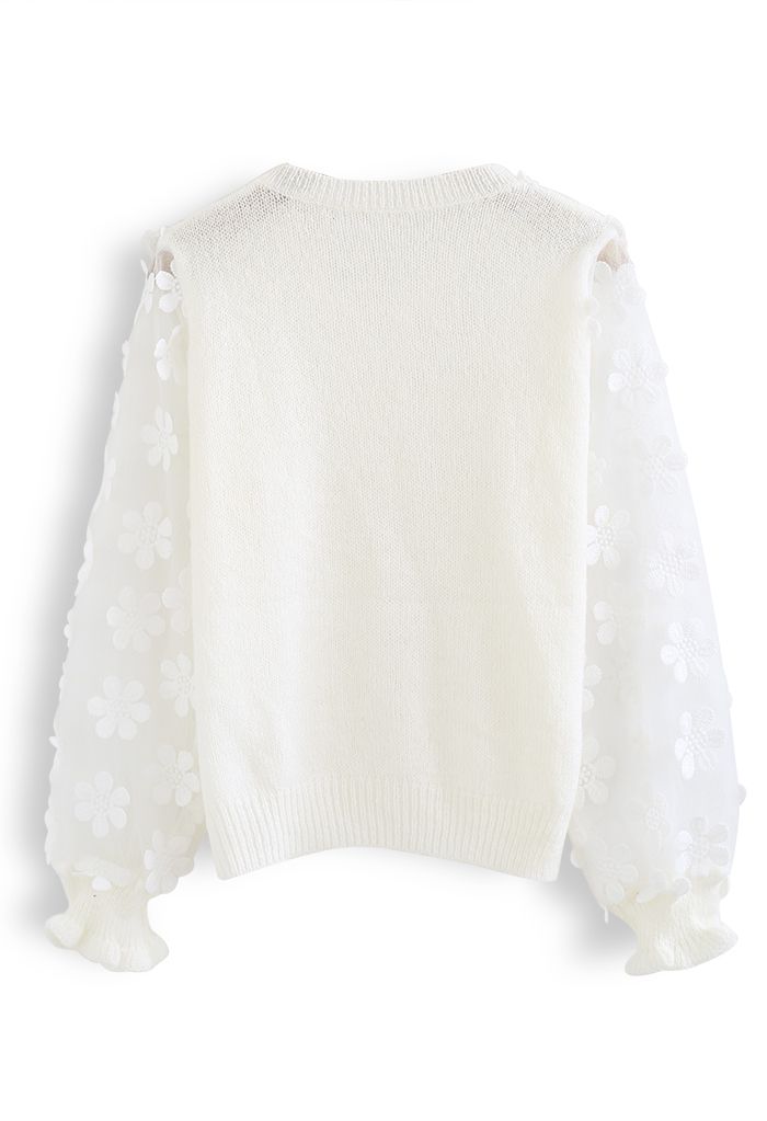 Haut en tricot épissé à manches en maille et fleurs au crochet en blanc