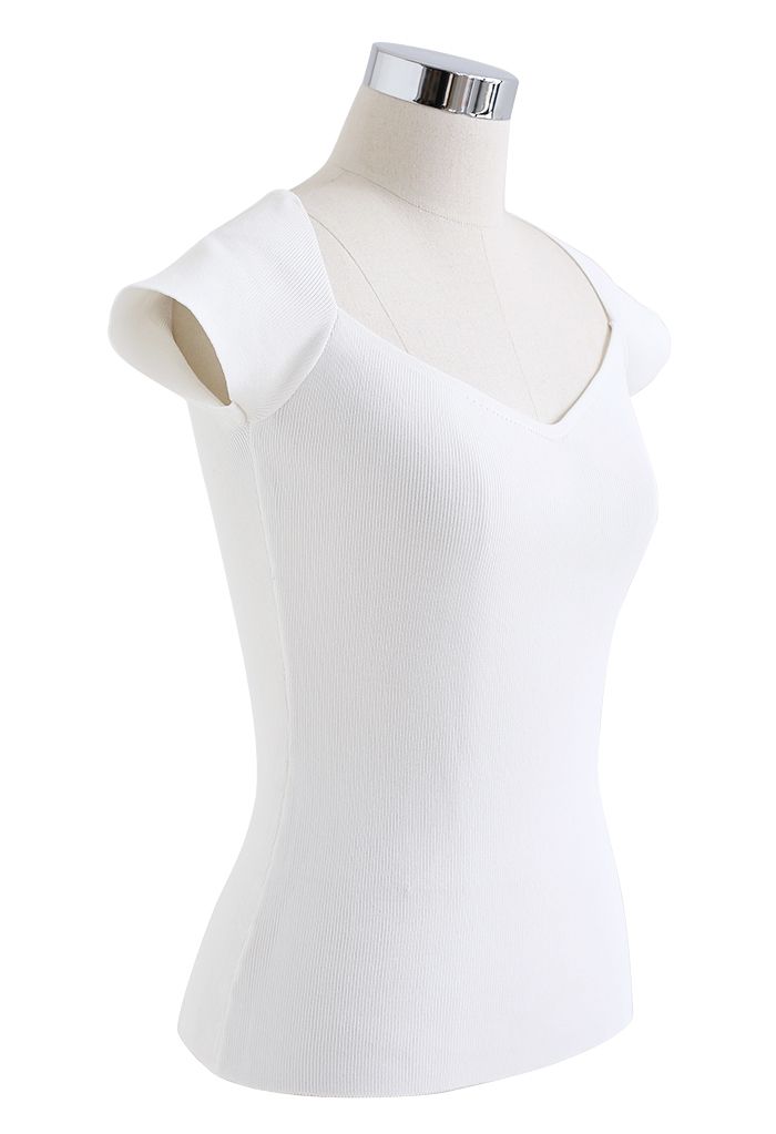 Haut en tricot ajusté à manches courtes et col en cœur en blanc