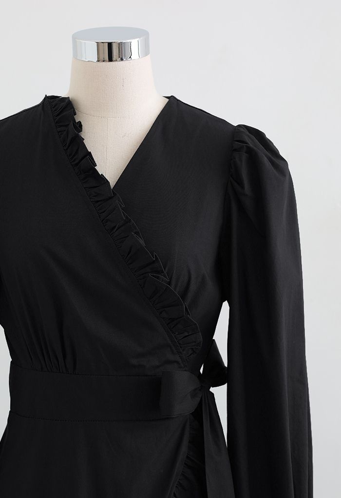Robe en coton enveloppée à ourlet asymétrique à volants en noir