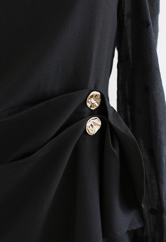 Robe mi-longue asymétrique boutonnée à rabat à la taille en noir