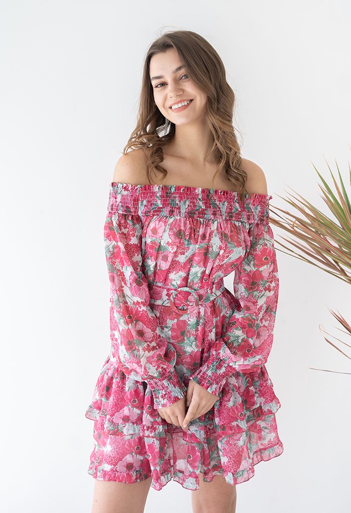 Mini-robe en mousseline de soie fleurie à épaules dénudées en rose