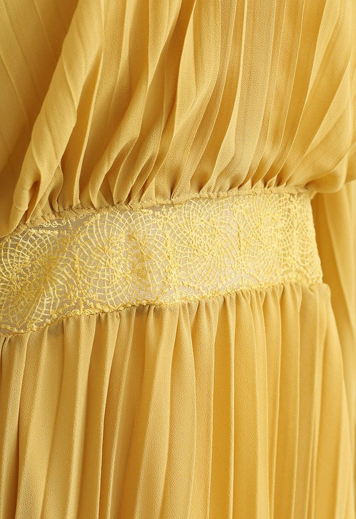 Robe maxi plissée à taille pleine dentelle en jaune
