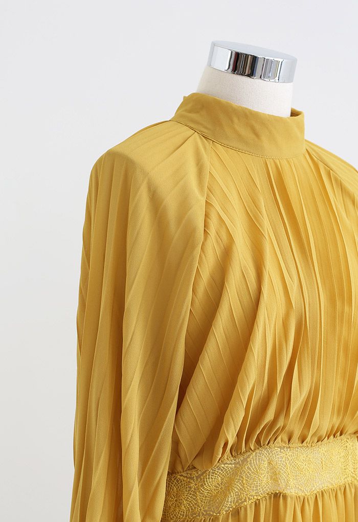 Robe maxi plissée à taille pleine dentelle en jaune