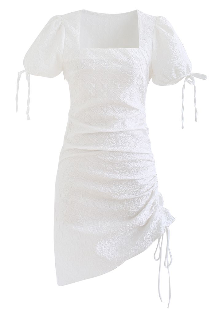 Mini robe moulante en relief froncée sur le côté en blanc