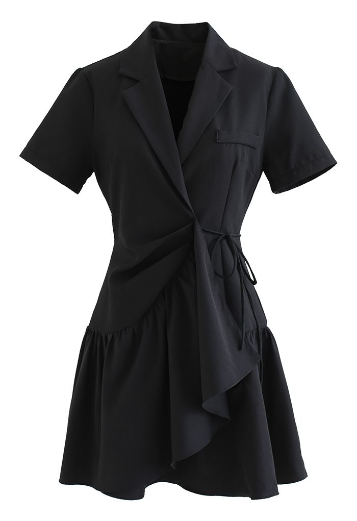 Mini-robe enveloppée asymétrique à volants noir uni