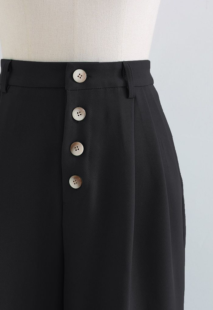 Pantalon droit à fermeture à boutons en noir