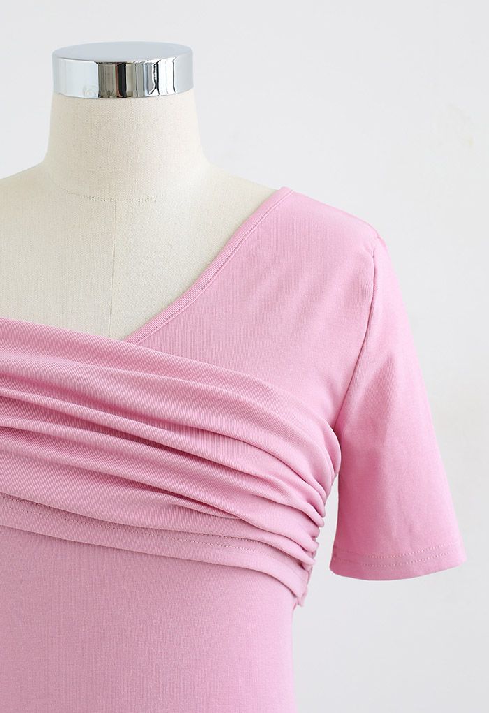 Top oblique à une épaule et manches courtes en rose