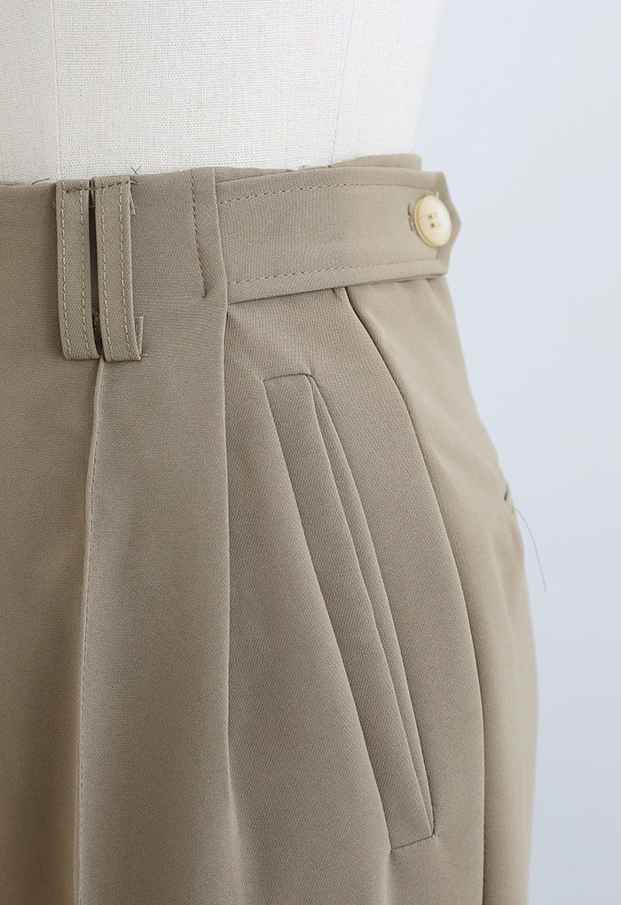 Pantalon coupe droite à taille boutonnée Simplicity en kaki