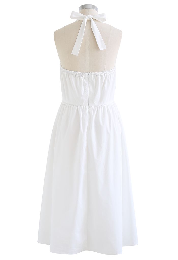 Robe mi-longue minimaliste à col licou en blanc