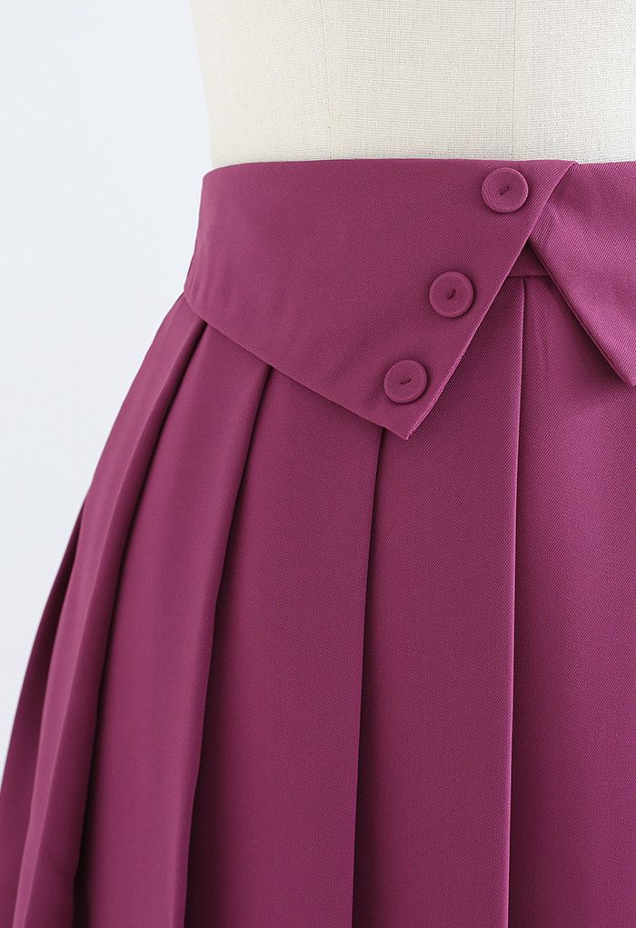 Mini-jupe plissée à taille pliée boutonnée en magenta