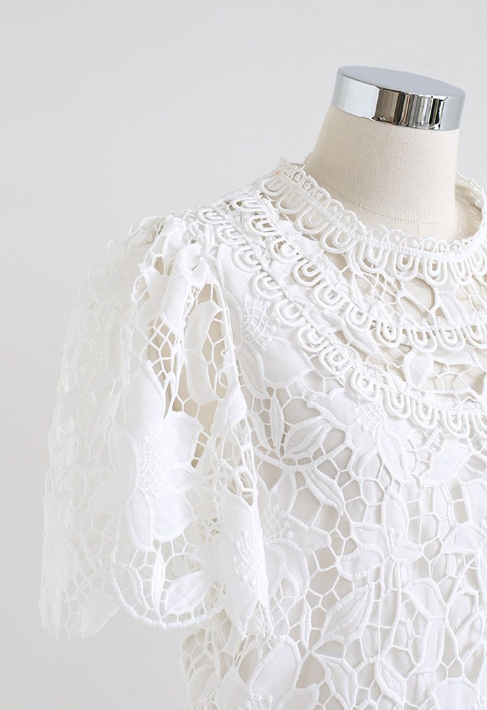 Lys en fleurs - Haut court Crochet Complet en Blanc