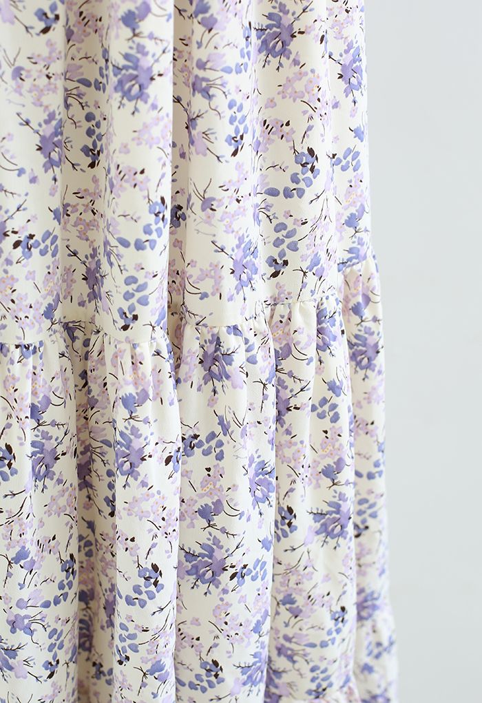Robe portefeuille violette à fleurs et volants