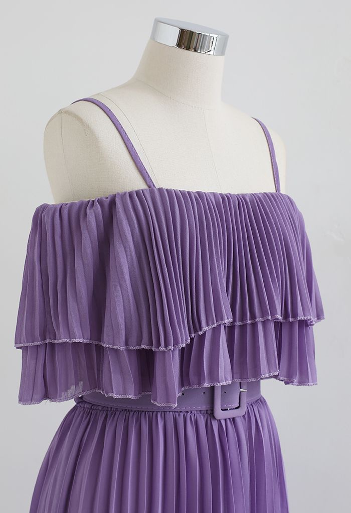 Robe ceinturée plissée à épaules dénudées et à plusieurs niveaux en violet