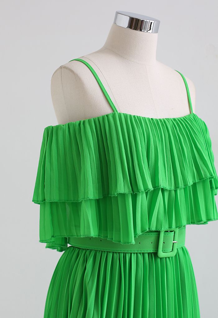 Robe ceinturée plissée à épaules dénudées et à plusieurs niveaux en vert