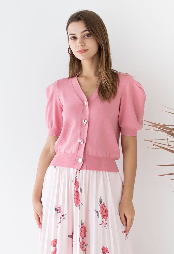 Cardigan en tricot court à manches courtes avec boutons bijoux en rose