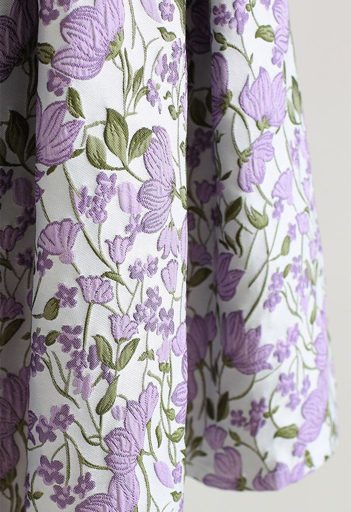 Superbe mini-jupe plissée en jacquard de fleurs en violet