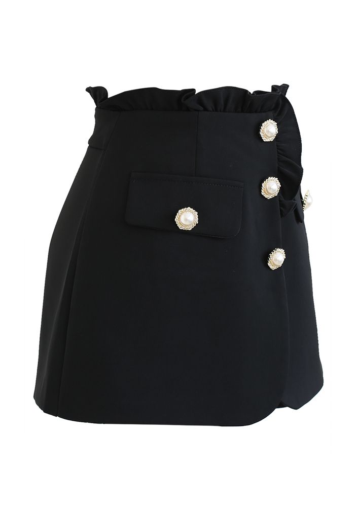 Jupe-short à rabat avec boutons nacrés et bordure à volants en noir