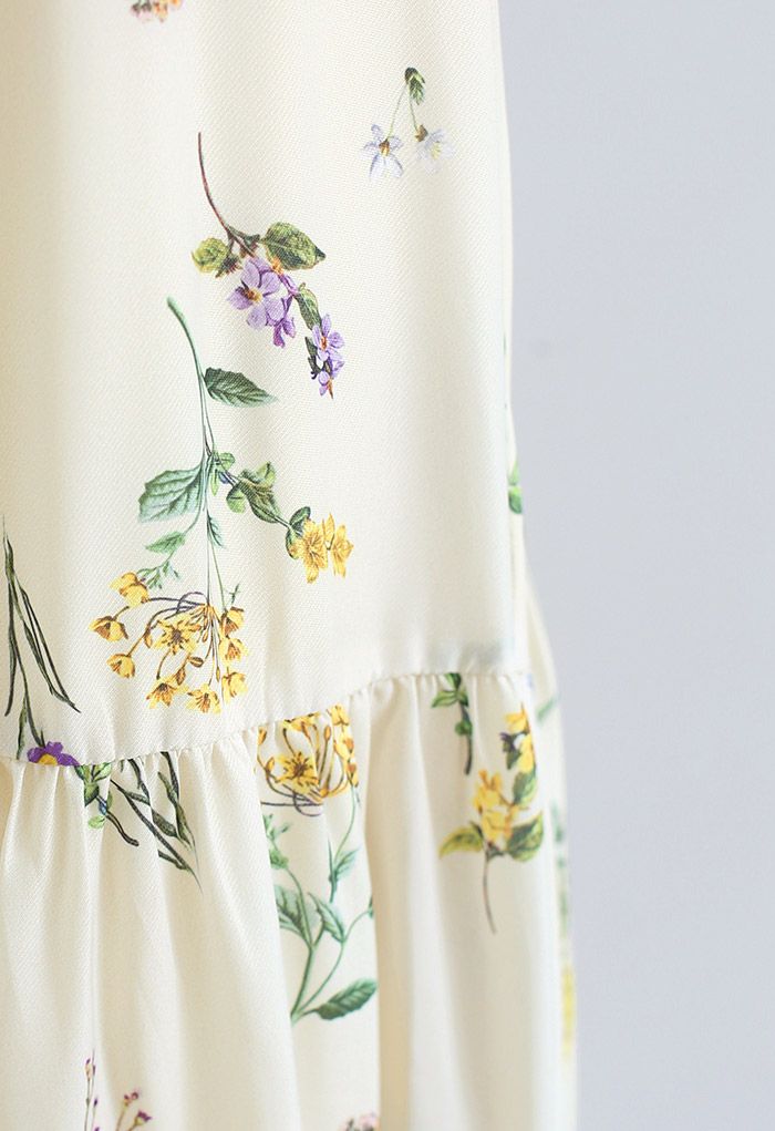 Robe mi-longue à bretelles nouées et imprimé de fleurs sauvages