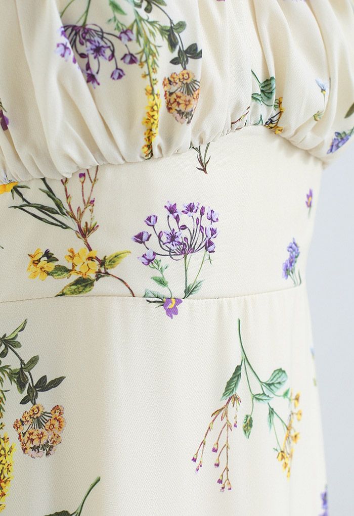 Robe mi-longue à bretelles nouées et imprimé de fleurs sauvages