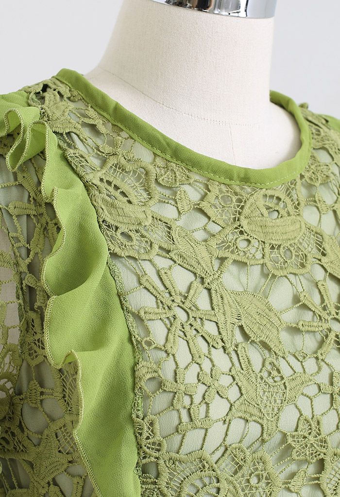 Robe mi-longue plissée en mousseline de soie au Fleur au crochet en vert