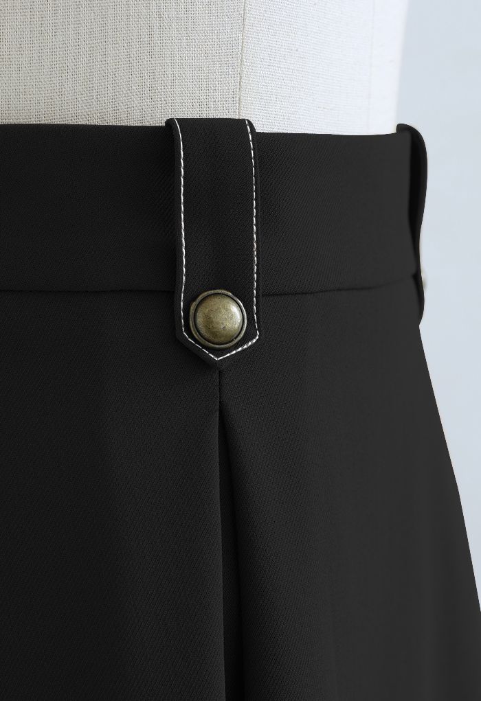 Jupe mi-longue évasée plissée à coutures boutonnées en noir