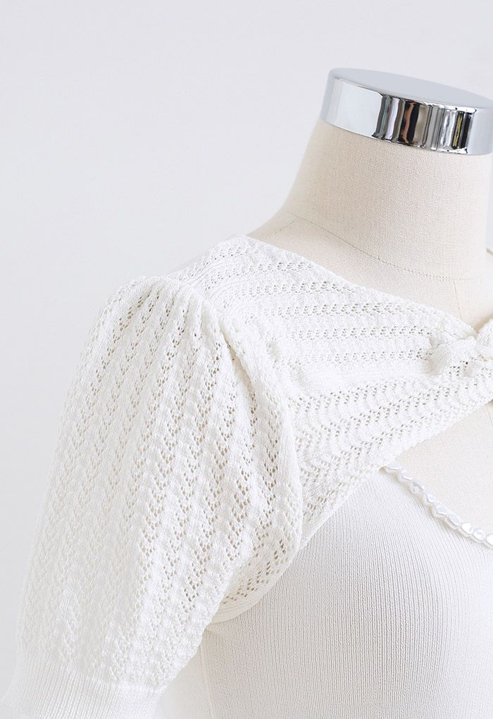Haut en tricot évidé à col torsadé en blanc