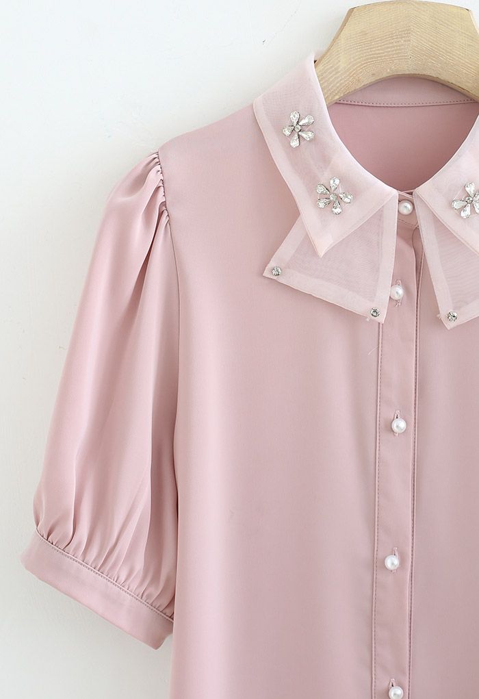 Chemise boutonnée en satiné à fleurs en cristal rose