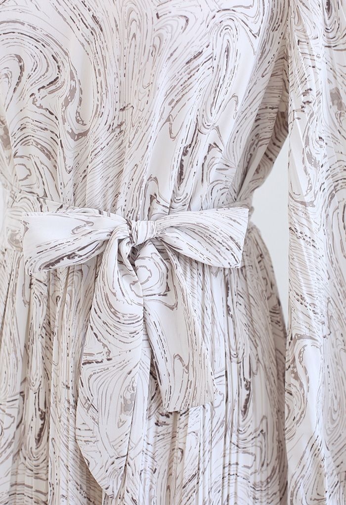 Robe plissée en mousseline à rayures abstraites en gris