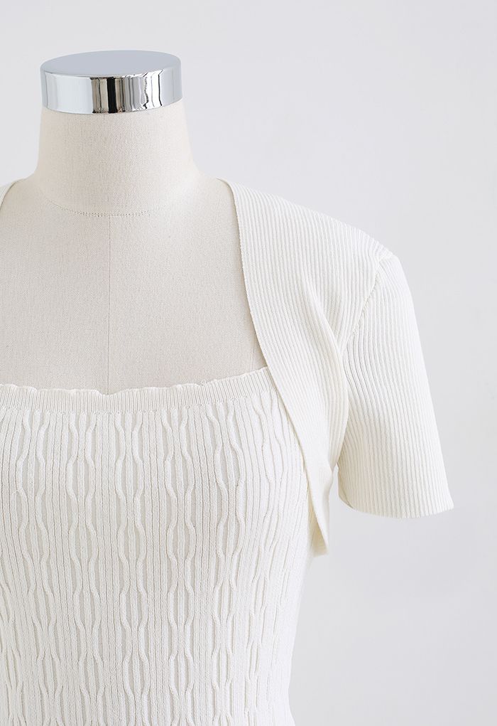 Haut en tricot côtelé contrastant à encolure carrée en blanc