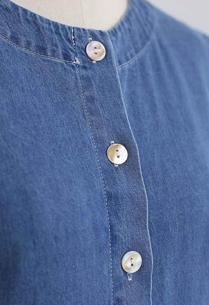 Robe en jean à manches courtes et boutons sur le devant en bleu