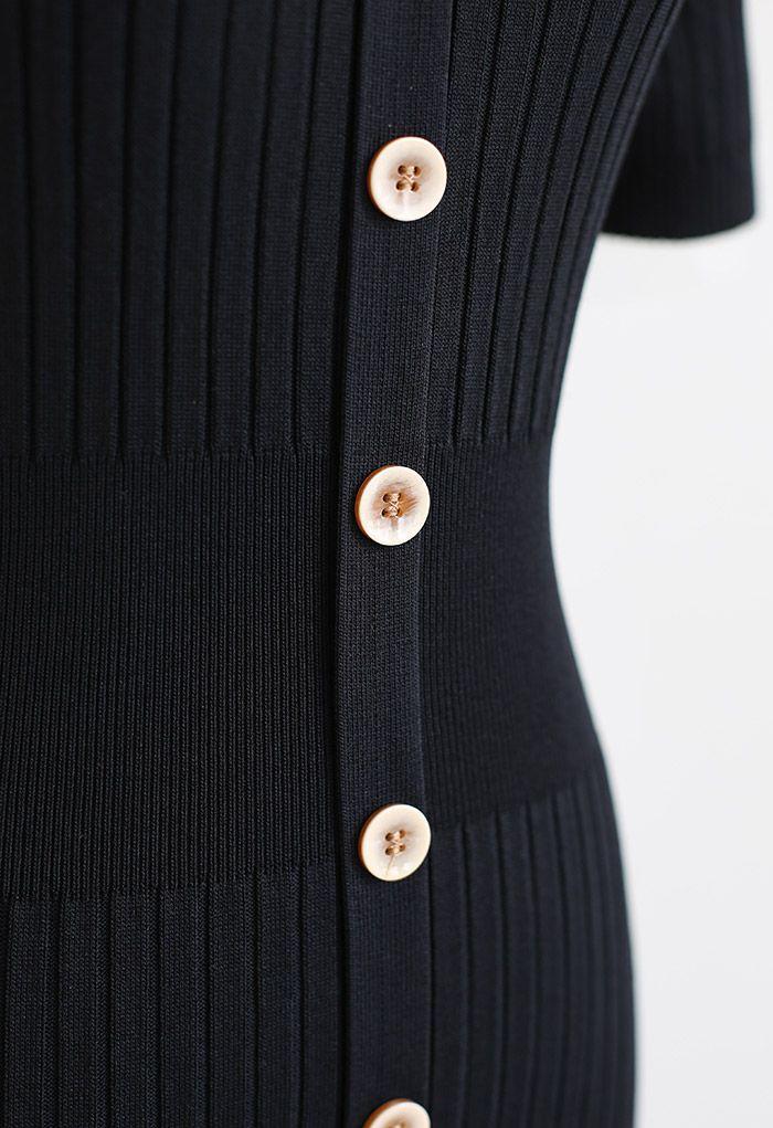 Robe mi-longue moulante en tricot à boutons en noir