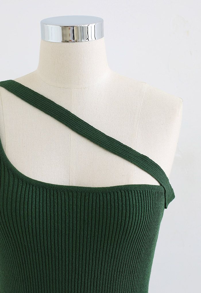 Débardeur tricoté vert à une épaule et à bouton