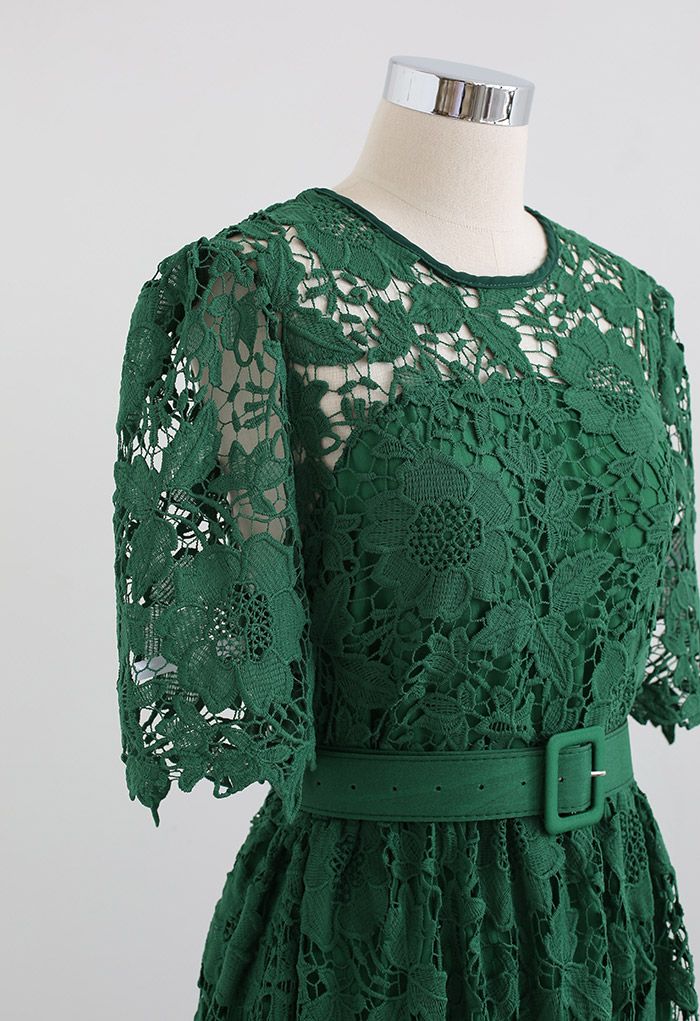 Robe ceinturée au crochet floral princesse chic en vert