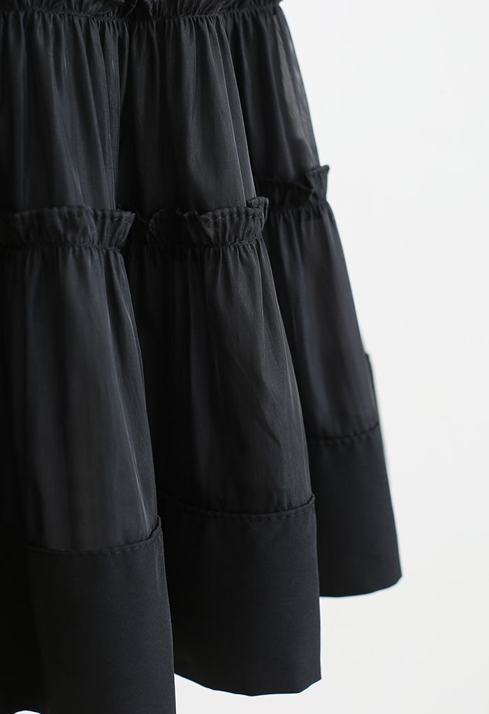 Mini-jupe en organza à volants en noir