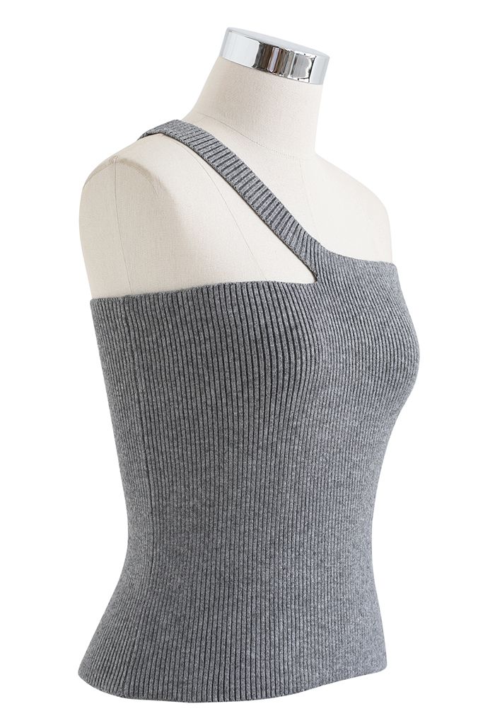 Débardeur court en tricot à épaules obliques en gris