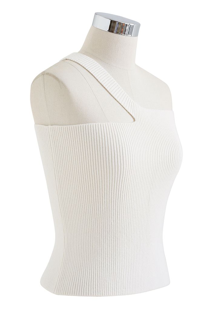 Débardeur court en tricot à épaules obliques en blanc