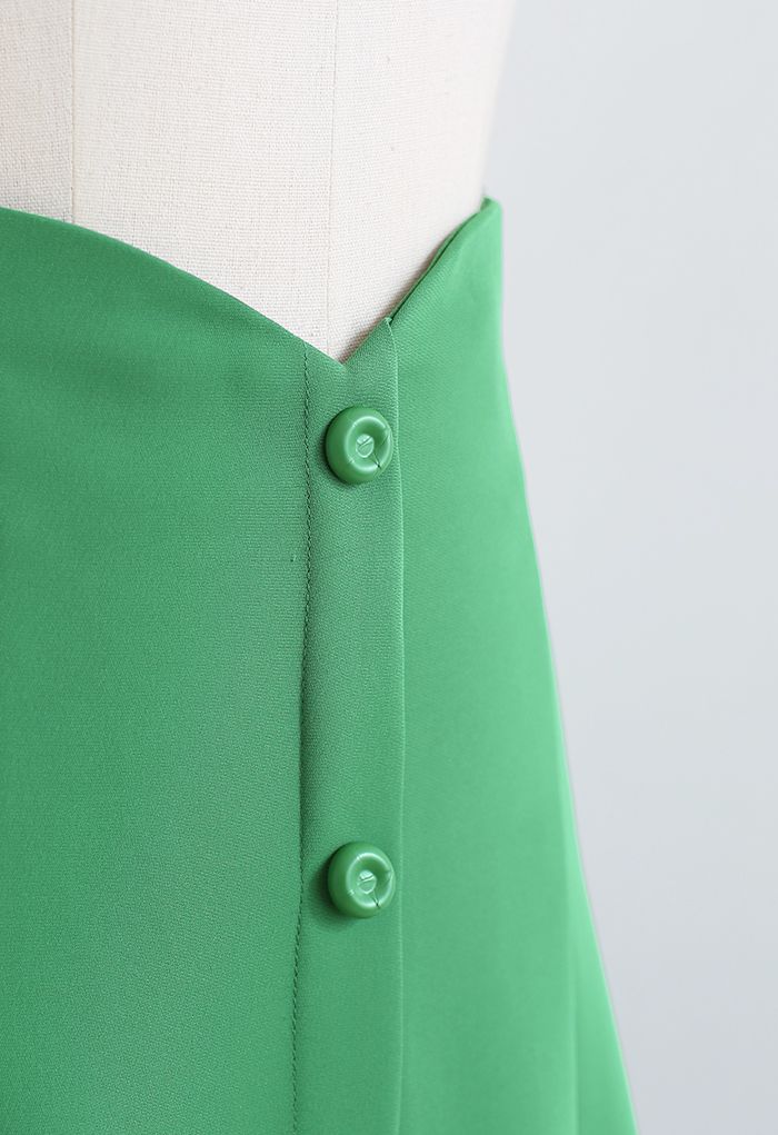 Jupe mi-longue évasée taille haute à boutons en vert
