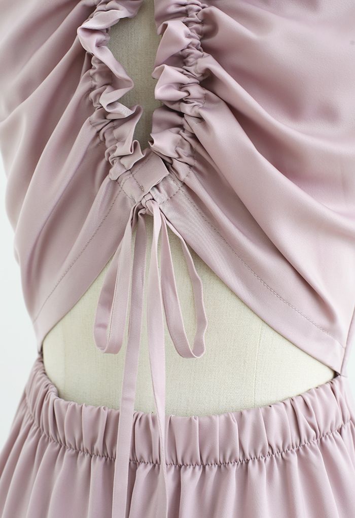 Robe mi-longue en satin à dos ouvert avec cordon de serrage en vieux rose