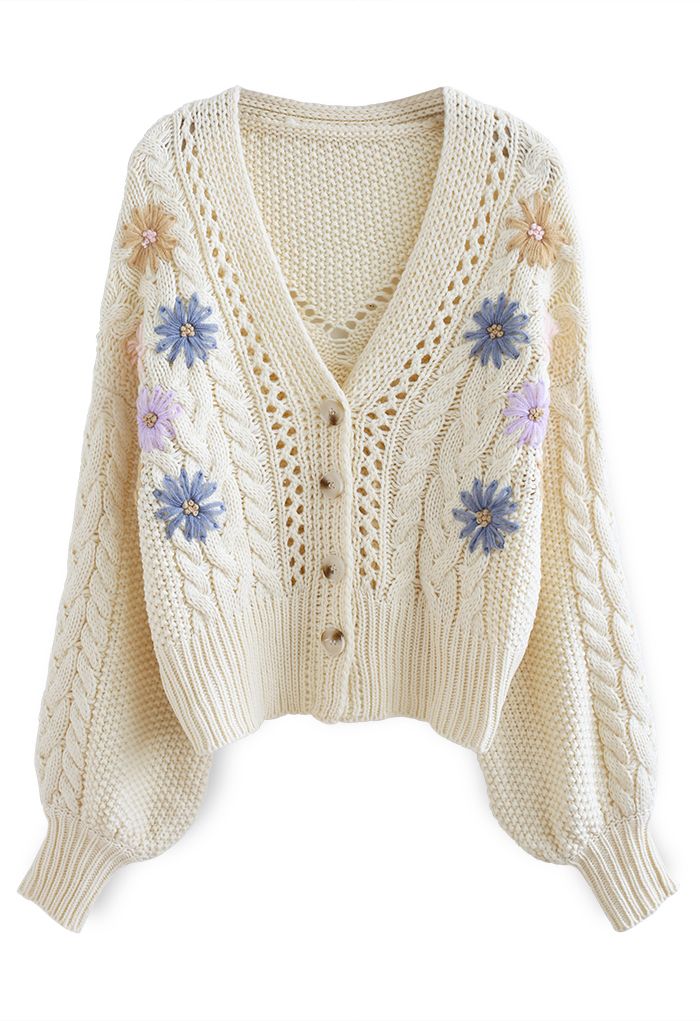Cardigan tricoté à la main tressé à fleurs cousues en crème