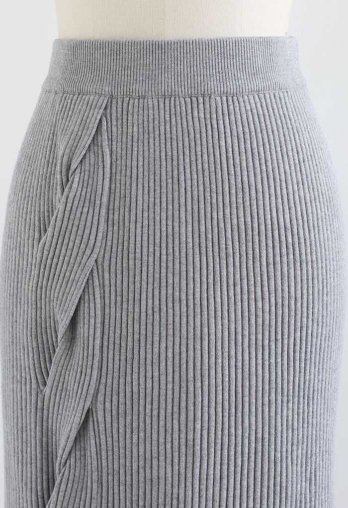 Jupe crayon tricotée à torsion latérale en gris