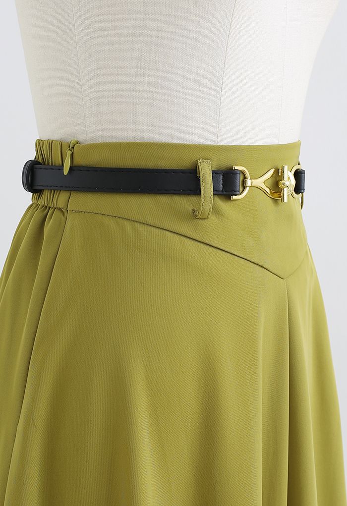 Jupe mi-longue trapèze avec ceinture à boucle métallique en olive