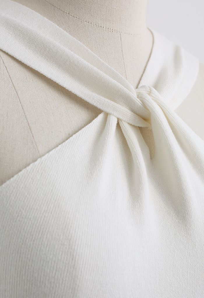 Robe en maille ajustée à col licou croisé en blanc