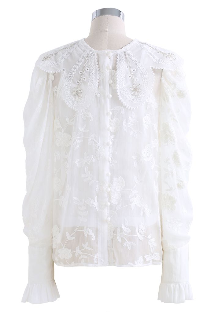 Chemise à volants brodée à col floral en blanc
