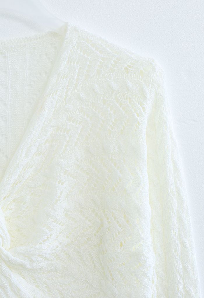 Haut court en tricot à nœud évidé sur le devant en blanc