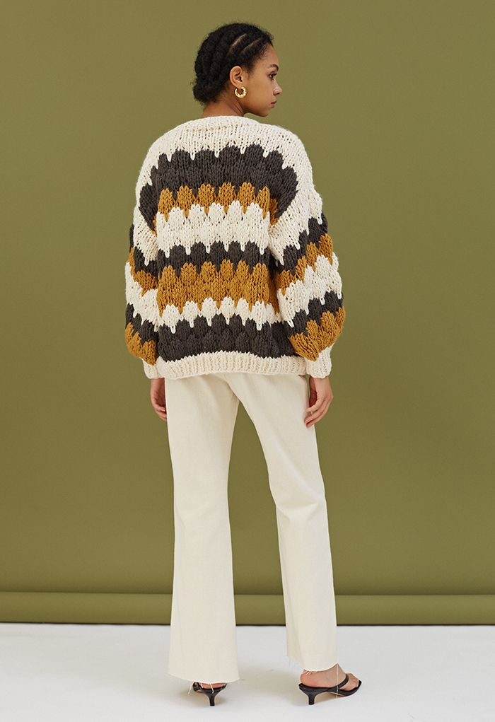 Cardigan épais tricoté à la main à col en V et à couleurs contrastées en fumé