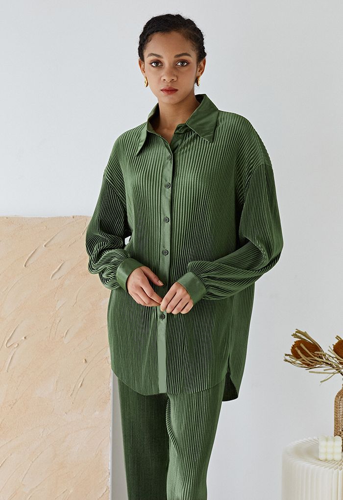 Ensemble chemise plissée plissée et pantalon en vert armée