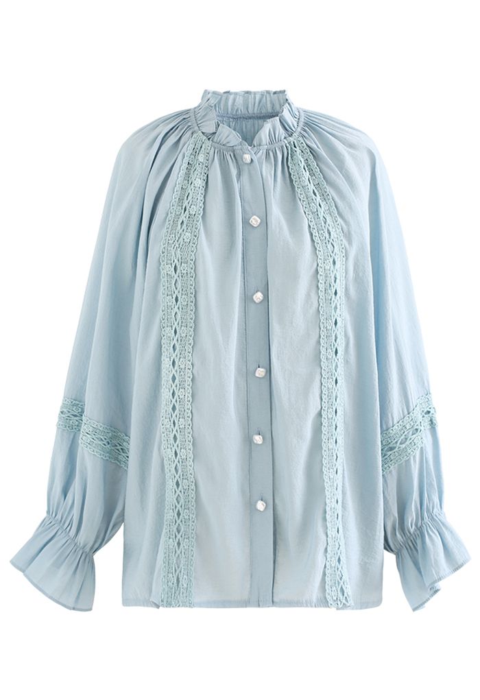 Chemise ample à manches bouffantes et bordure en crochet en bleu