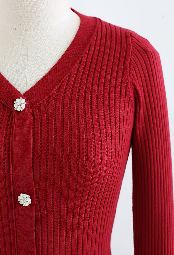 Robe mi-longue trapèze en tricot côtelé boutonnée sur le devant en rouge
