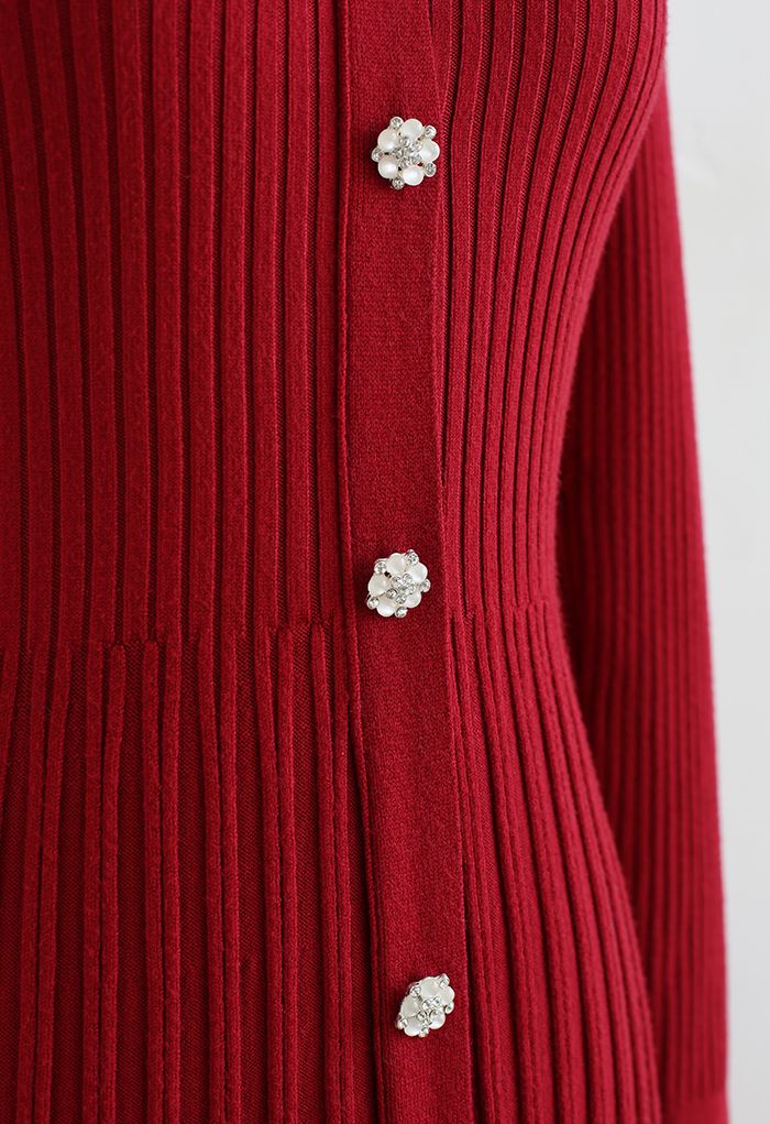 Robe mi-longue trapèze en tricot côtelé boutonnée sur le devant en rouge