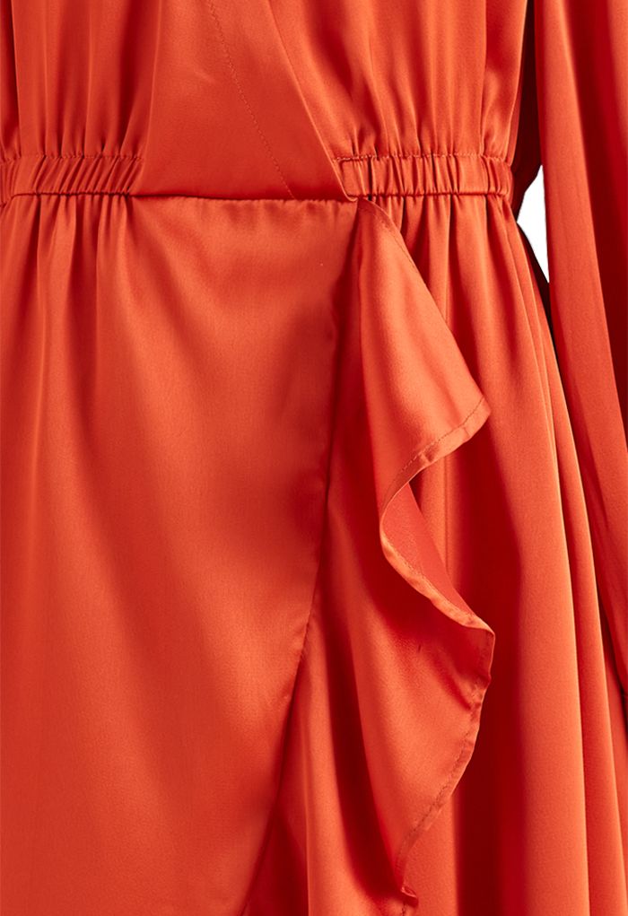 Robe asymétrique en satiné à ourlet volanté en orange